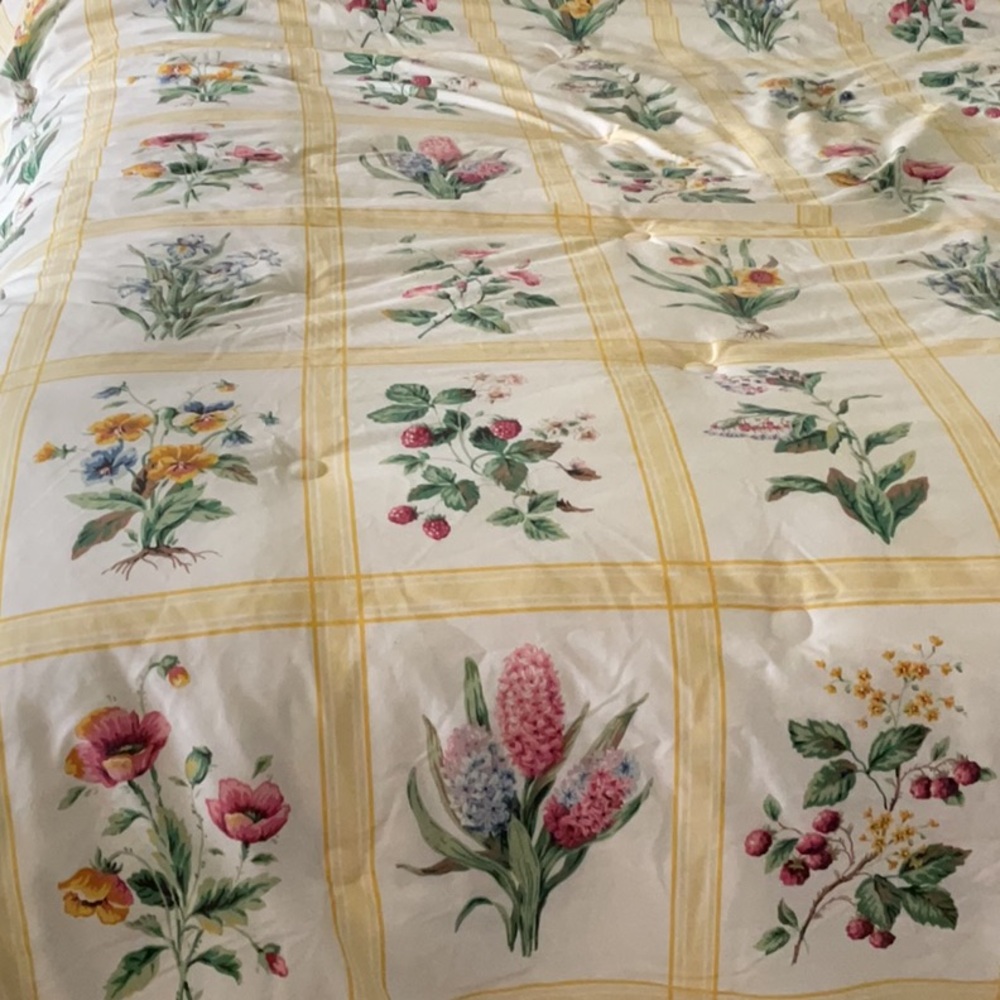 Vintage Liz Claiborne ‘Full Bloom’ comforter. Queen. Very nice. - Picture 2 of 16